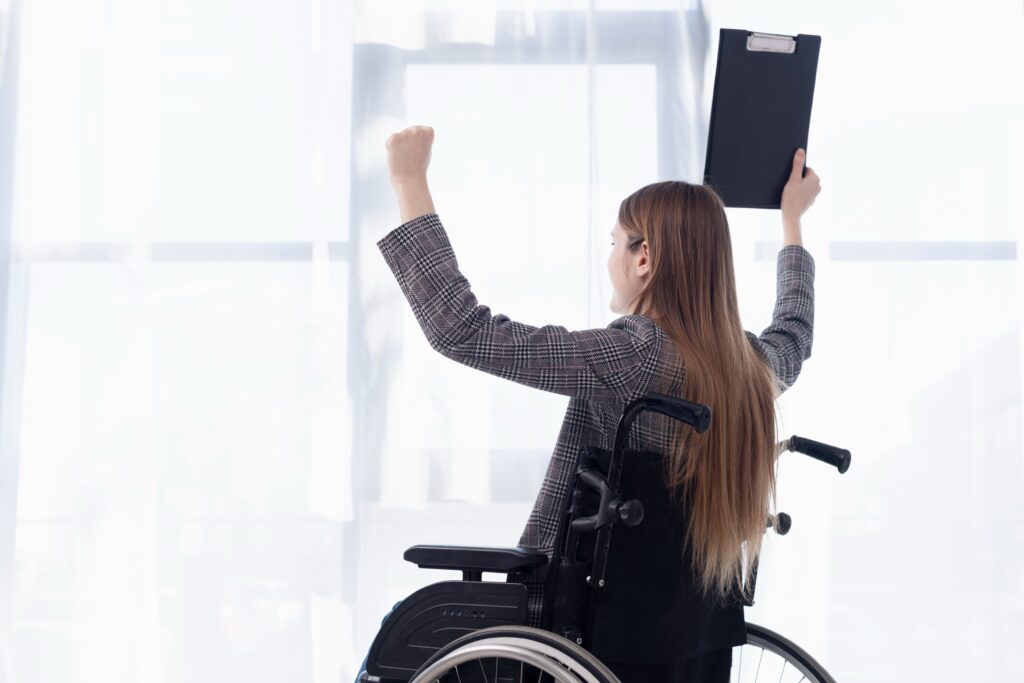 medium-shot-woman-holding-clipboard