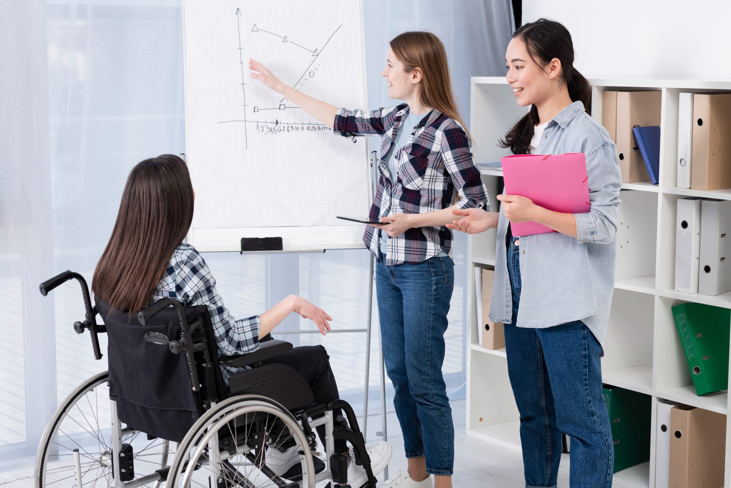 medium-shot-women-working-together